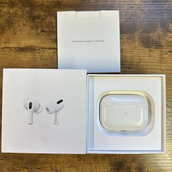 Apple AirPods Pro (1st Generation) with MagSafe‎ Charging Case